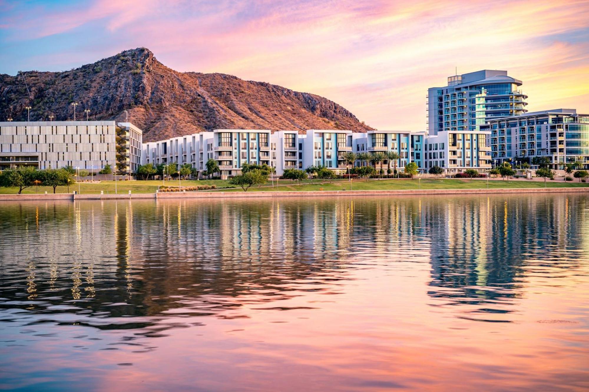 Fairfield Inn & Suites By Marriott Tempe Exterior photo